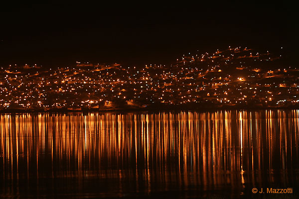 Lago Titicaca y Puno de noche