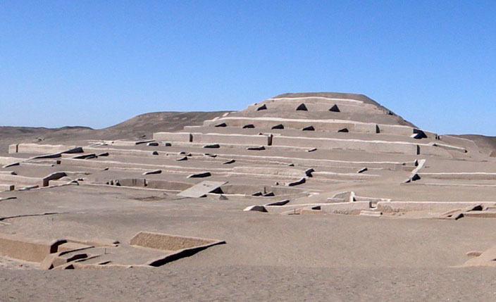 Cahuachi - Gua de Viajes de Nazca